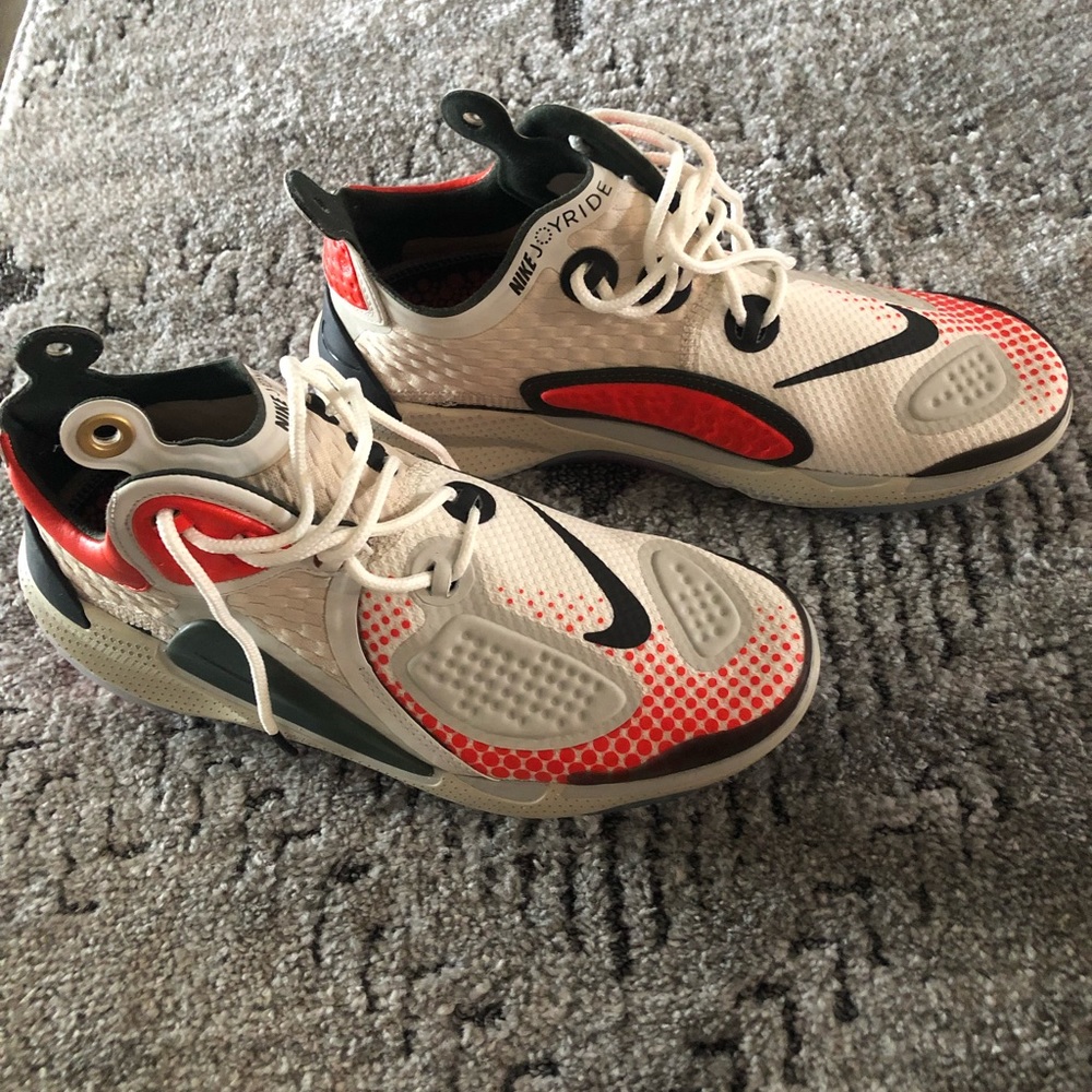 This tennis shoes are gorgeous brand new no tag orange and beich